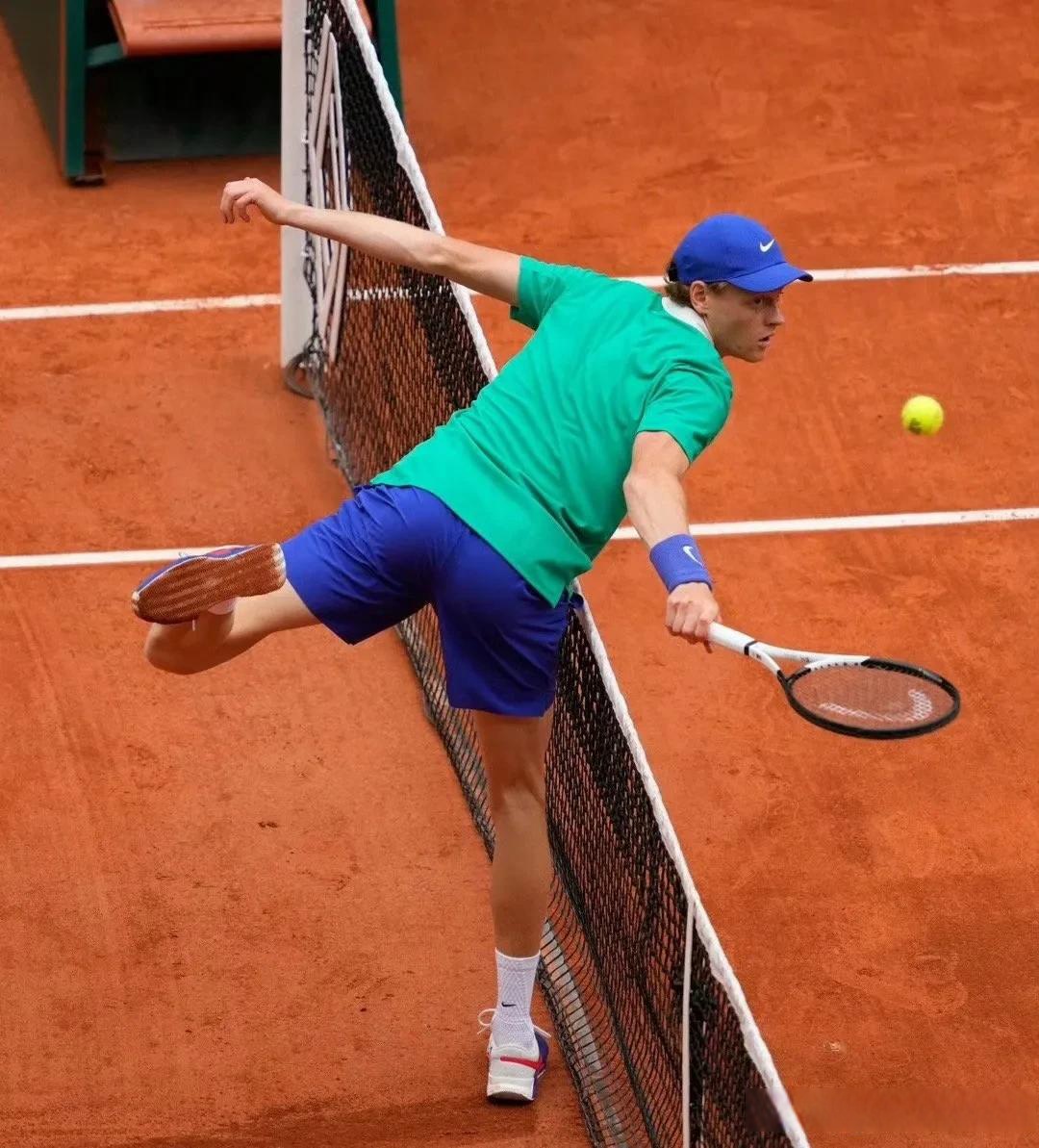 关于英国网球队险胜世界网球队,德约科维奇送出助攻的信息 关于英国网球队险胜世界网球队,德约科维奇送出助攻的信息