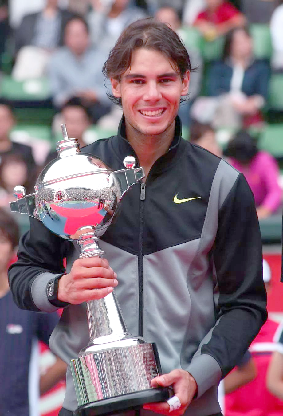 关于西班牙网球队完胜世界网球队，纳达尔打破历史纪录的信息