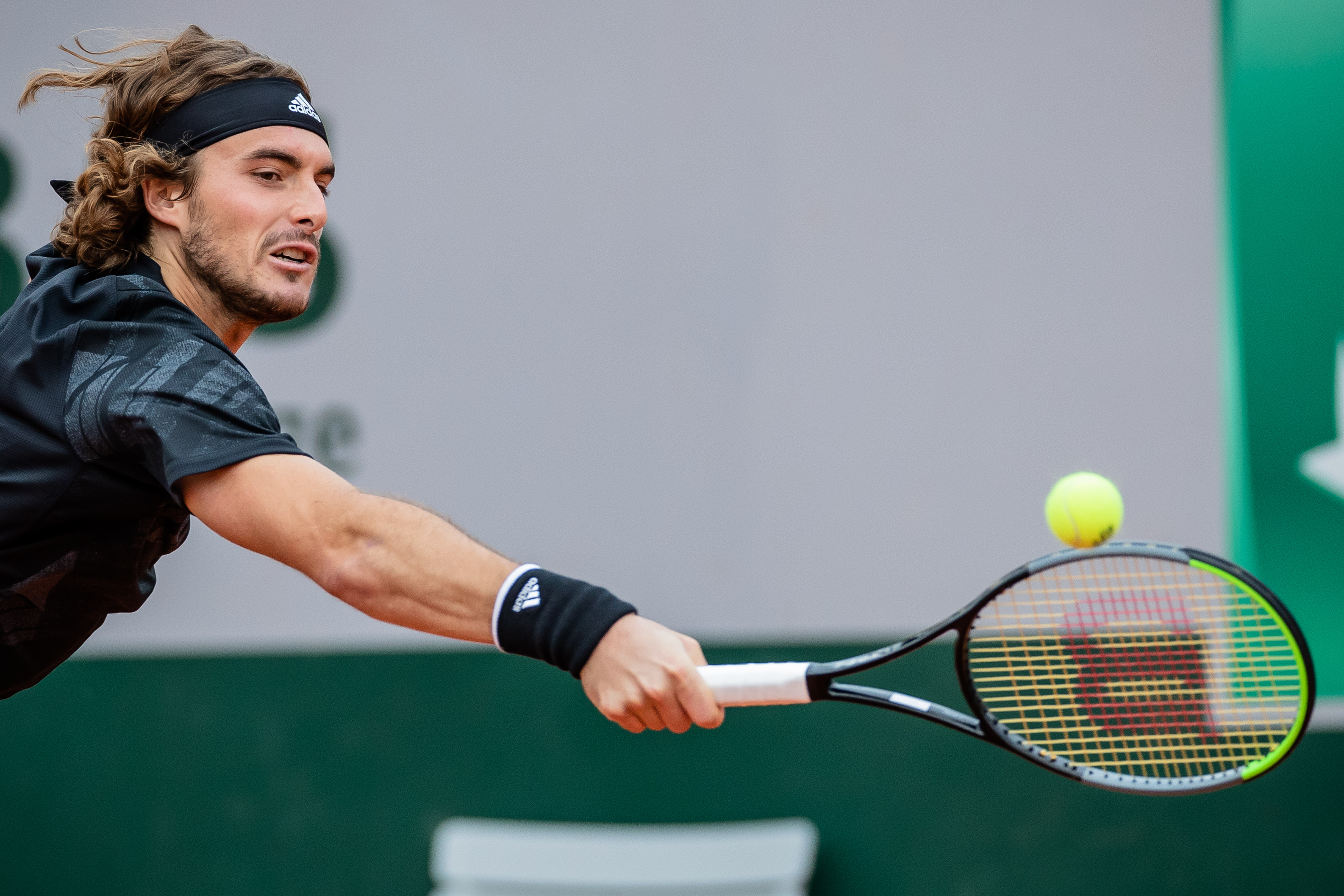 法国网球队险胜欧洲网球队，西西帕斯完成帽子戏法