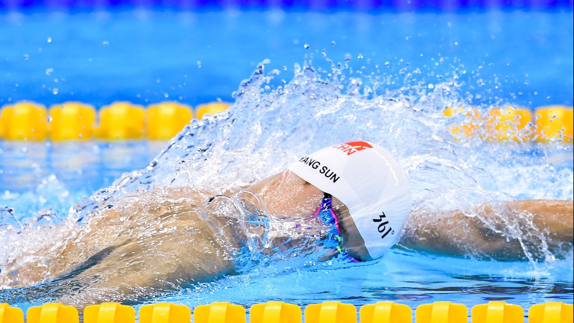 赛道与球场，F1新赛季揭幕战与上海男篮力克浙江的双重奏